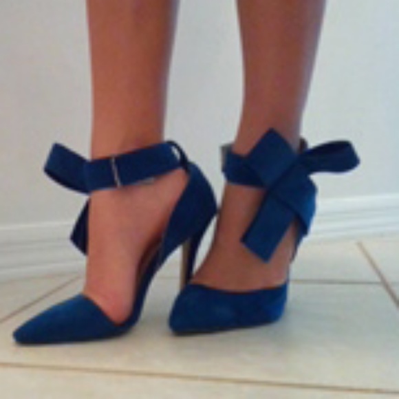 Size 8 blue velvet stiletto - Picture 3 of 4
